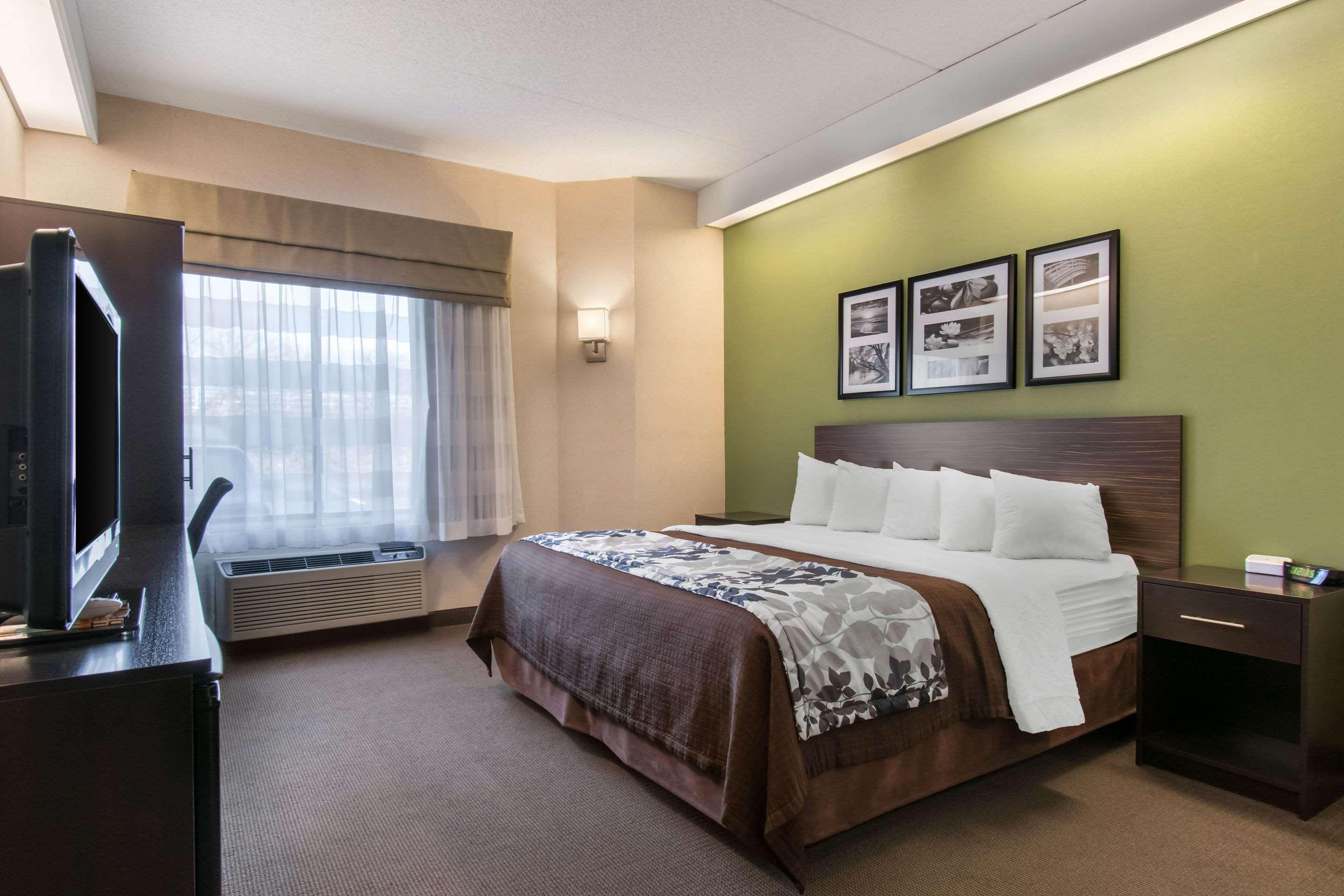 ROOM, KING BED