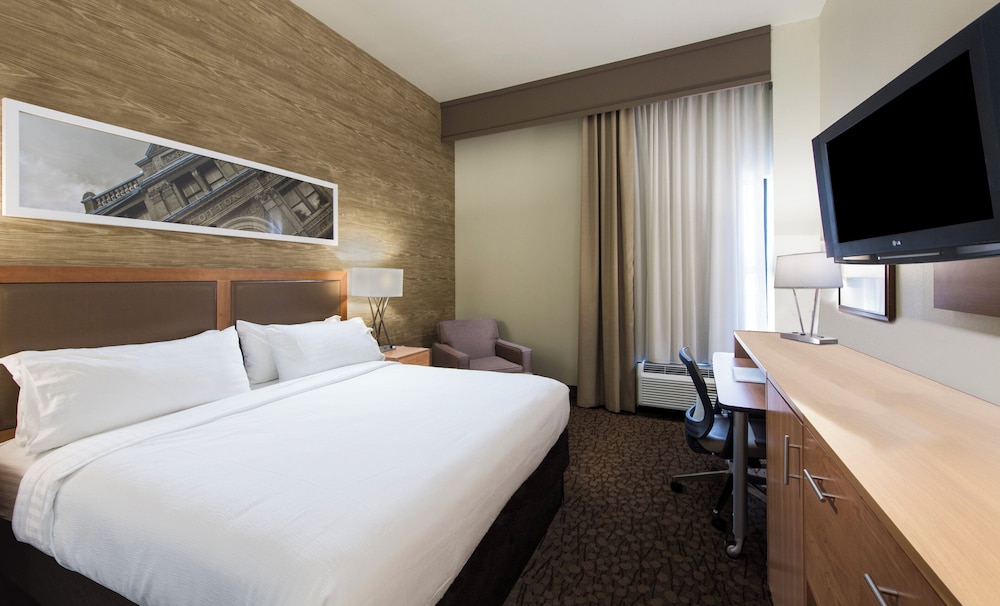 غرفة قياسية بسرير كينج لذوي الإعاقة