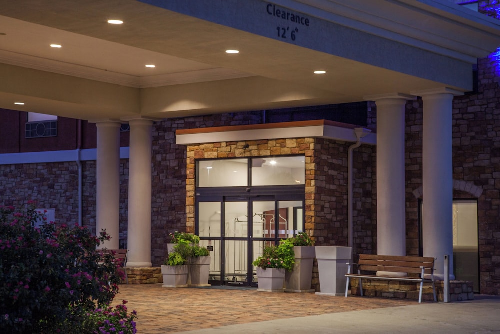 Holiday Inn Express Hotel Suites Texarkana 4/75
