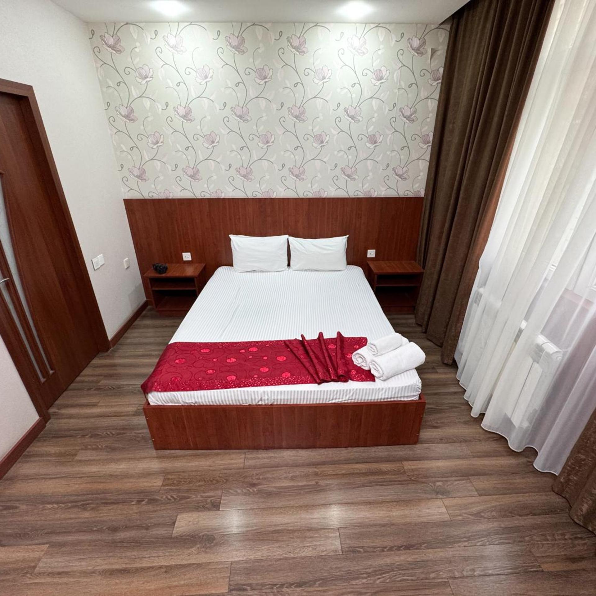 Consul Hotel 7/50