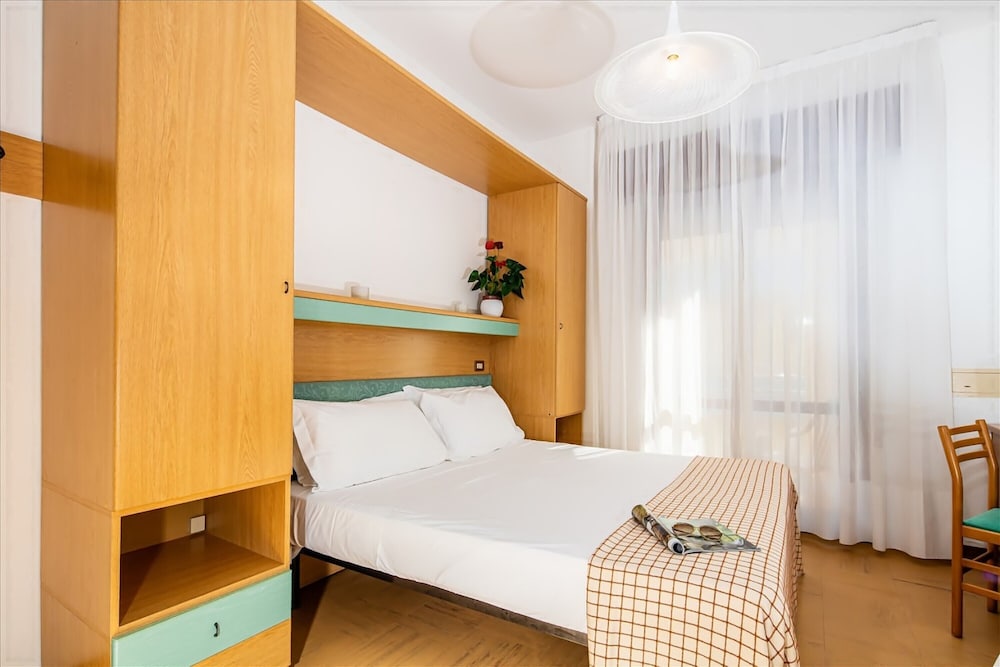 Astor Hotel 10/42
