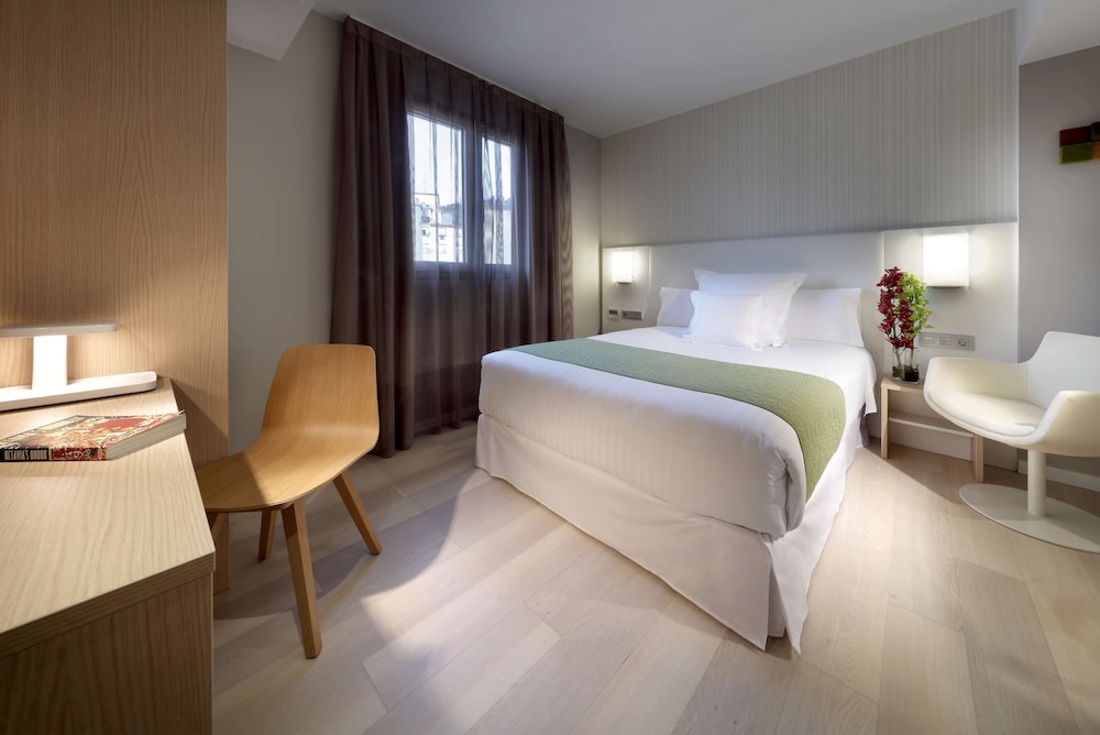 Barcelo Nervion 10/50