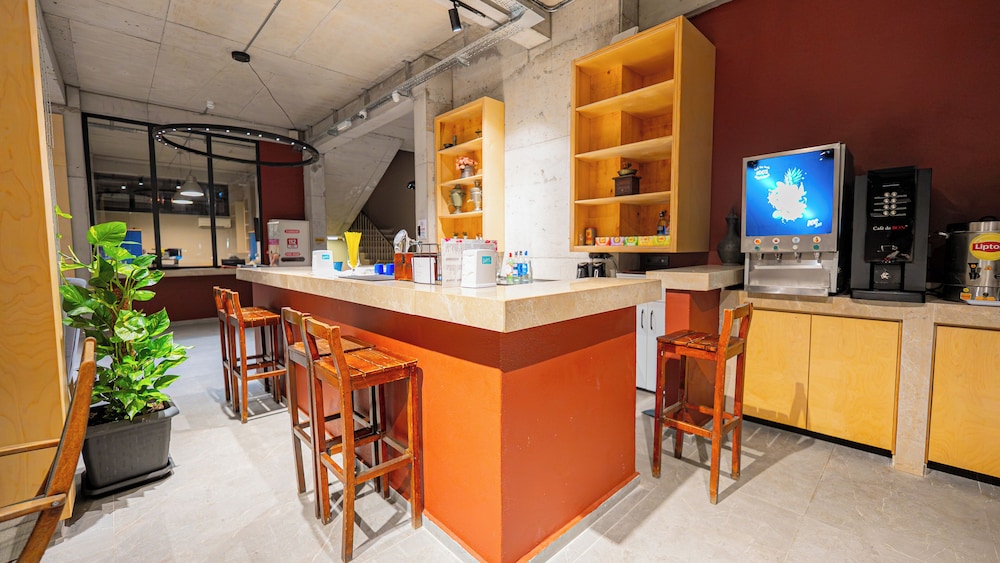 Begonville Hotel 6/50