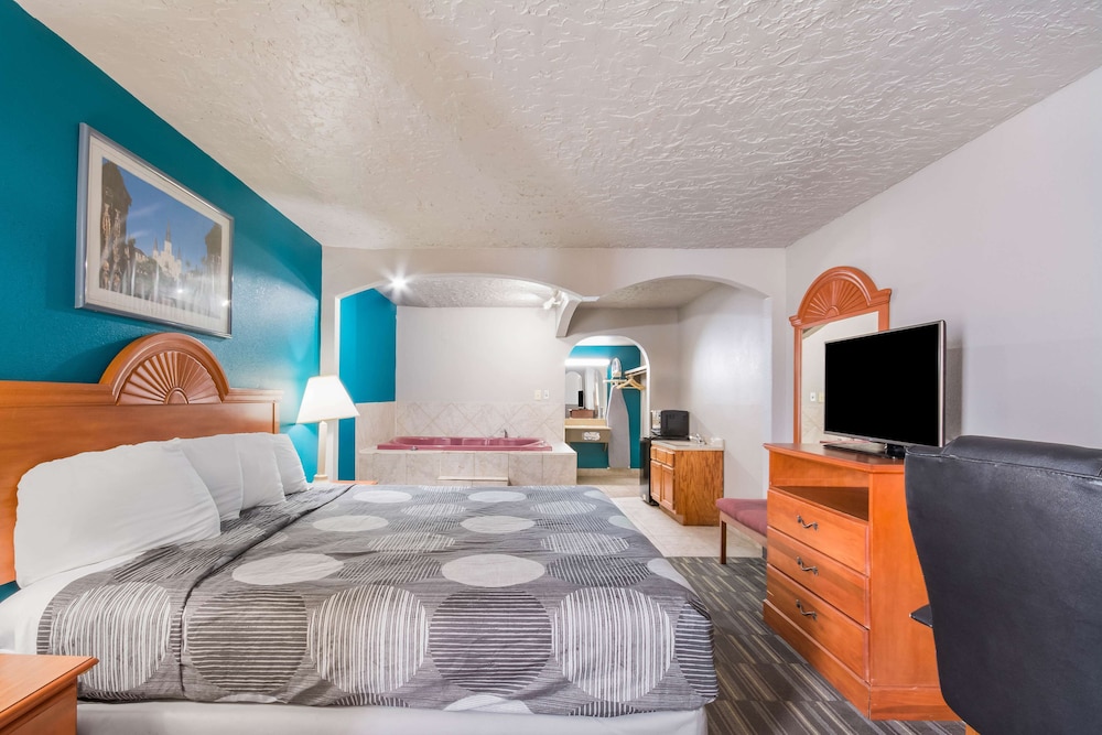 Econo Lodge Inn and Suites Oklahoma City 15/31
