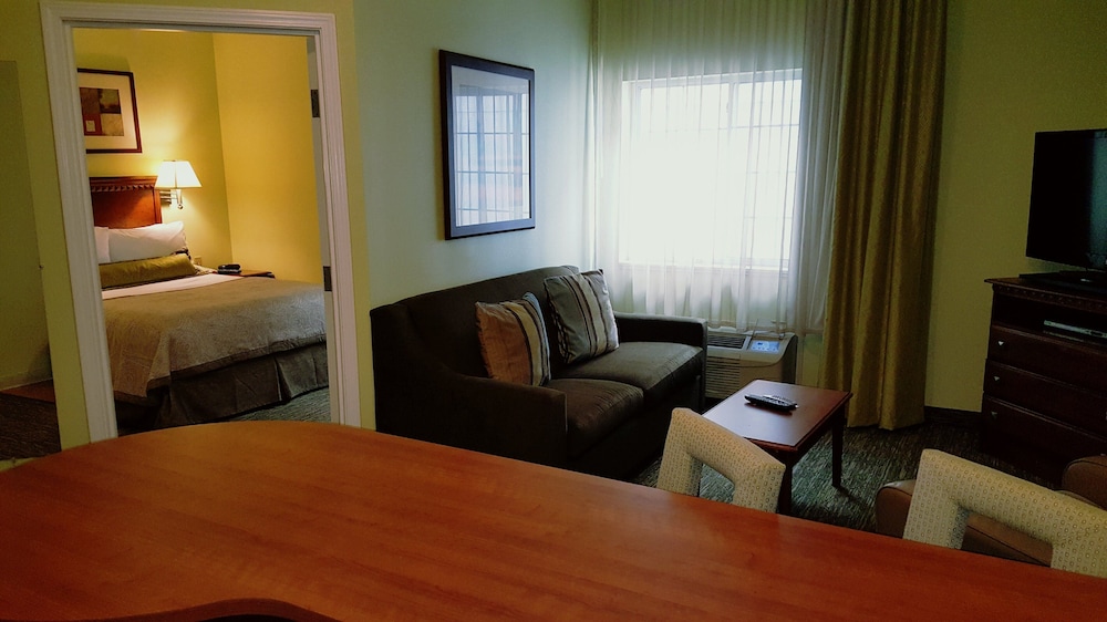 Candlewood Suites Oklahoma City-Moore 19/38