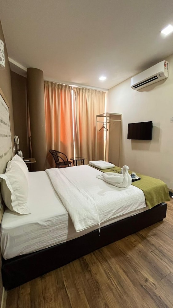 DELUXE, DOUBLE BED
