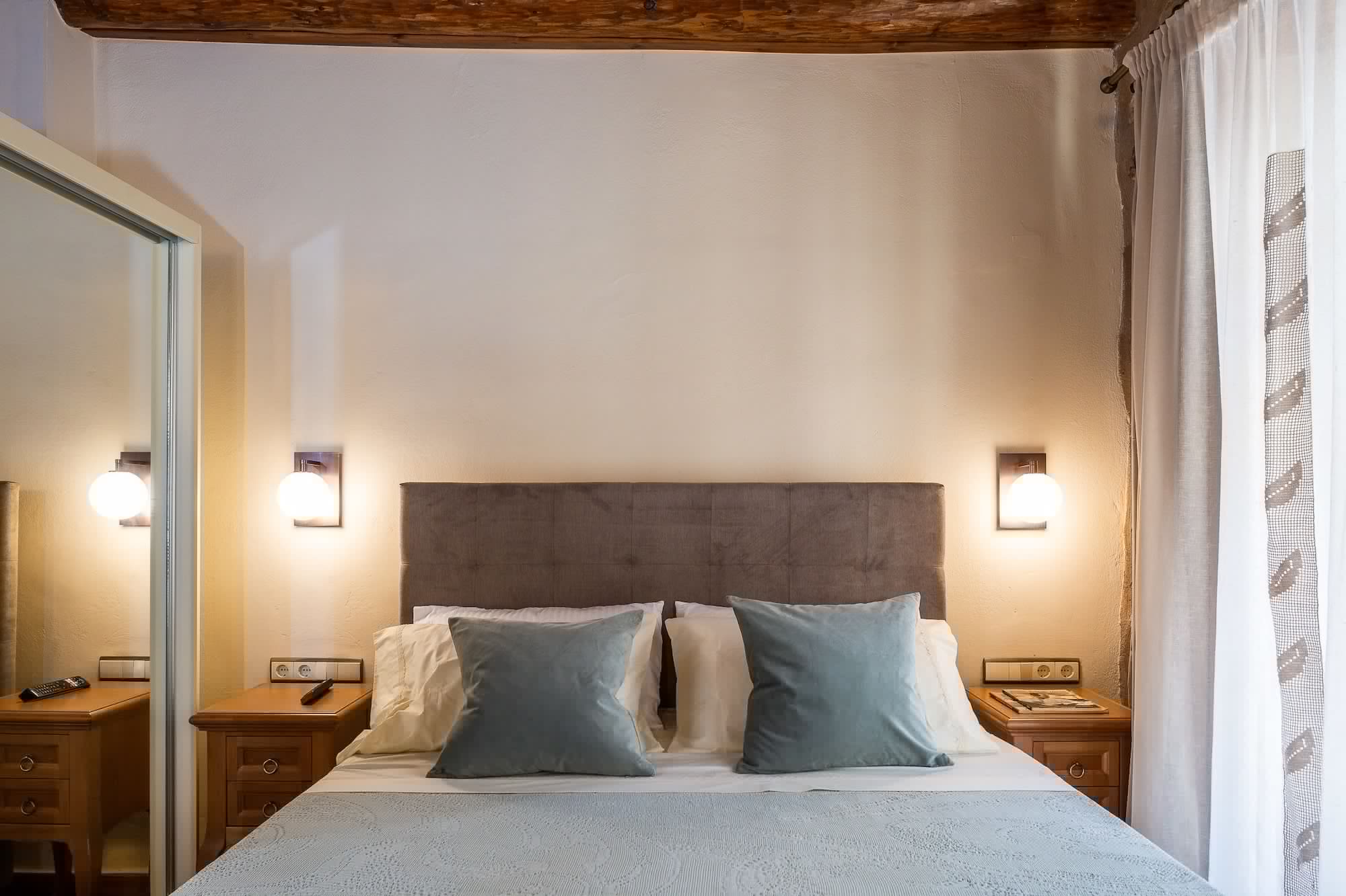 SUITE, TWO STORY