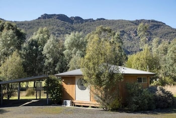 GRAMPIANS CHALETS 3/50