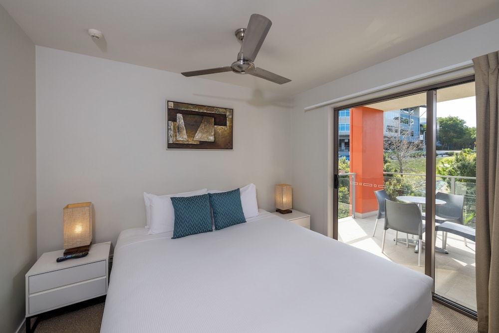1 BEDROOM, SUITE
