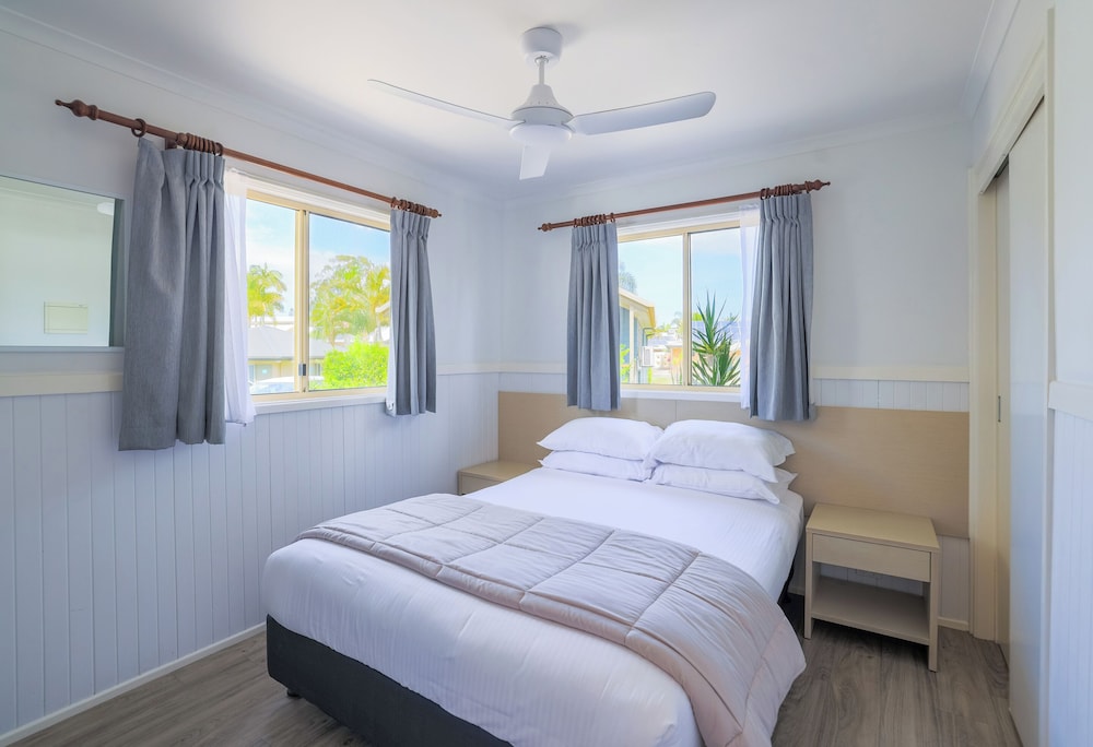 Spa, Villa, 1 Queen and 2 Bunk Beds, Water Front