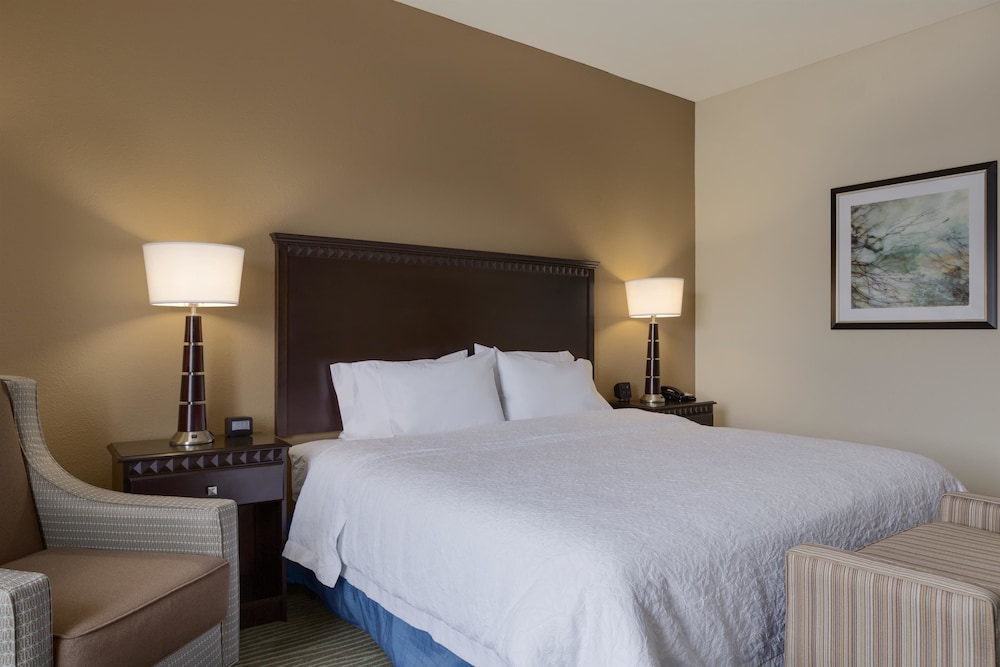 Hampton Inn & Suites Parkersburg Downtown 18/45
