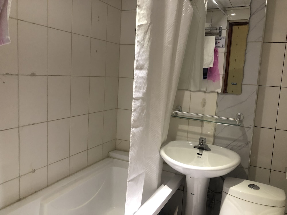 Land Hotel 45/50