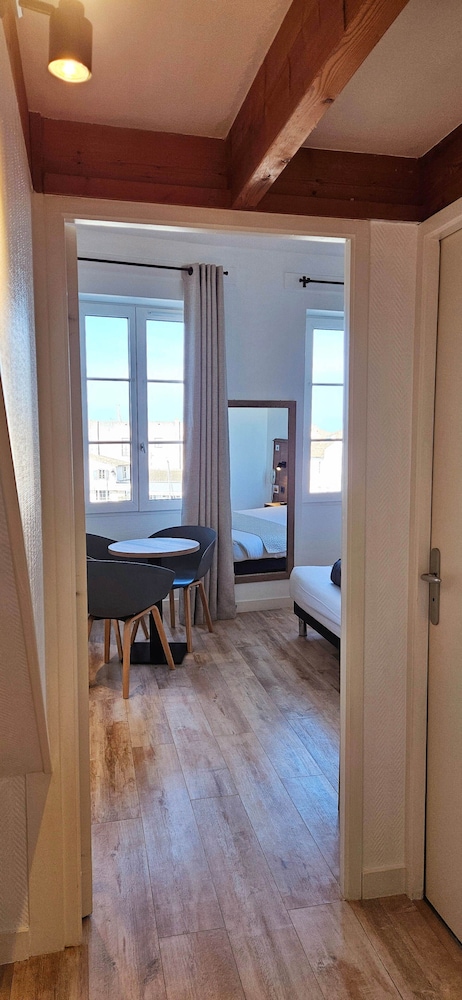Hotel Du Port 32/50