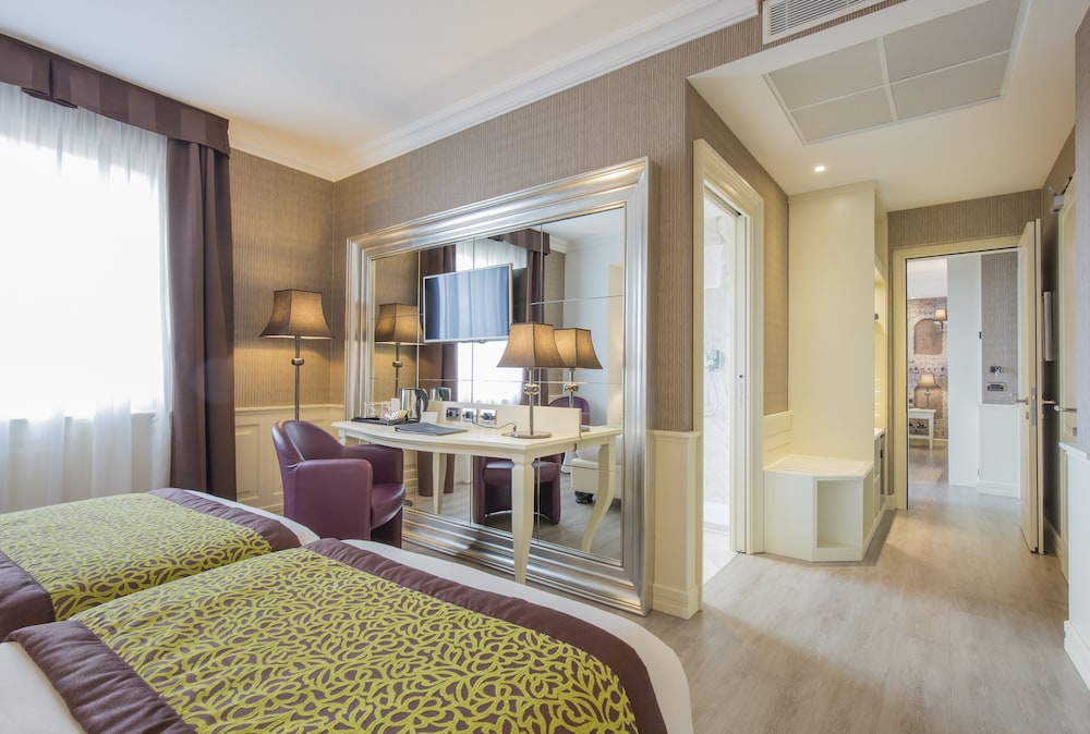 2 BEDROOMS, DELUXE