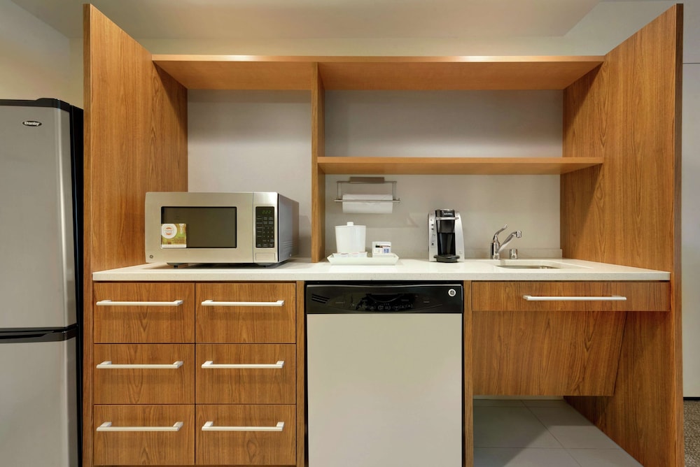 Home2 Suites By Hilton Milwaukee Airport 35/41