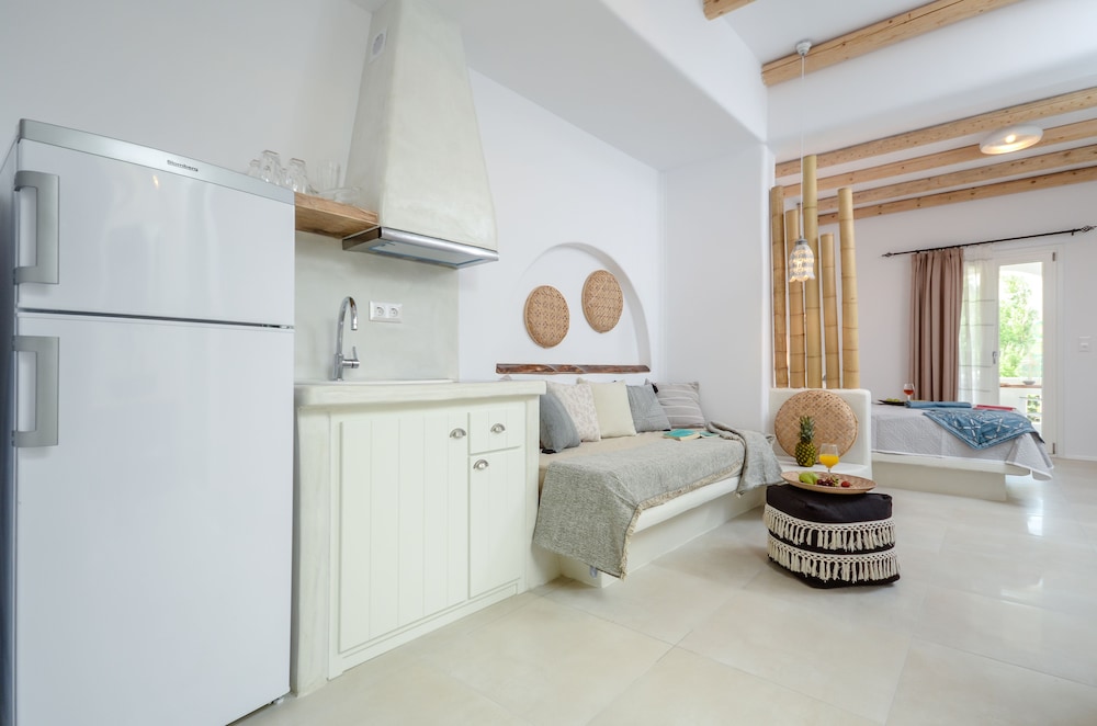 Naxos Nature Suites 16/39
