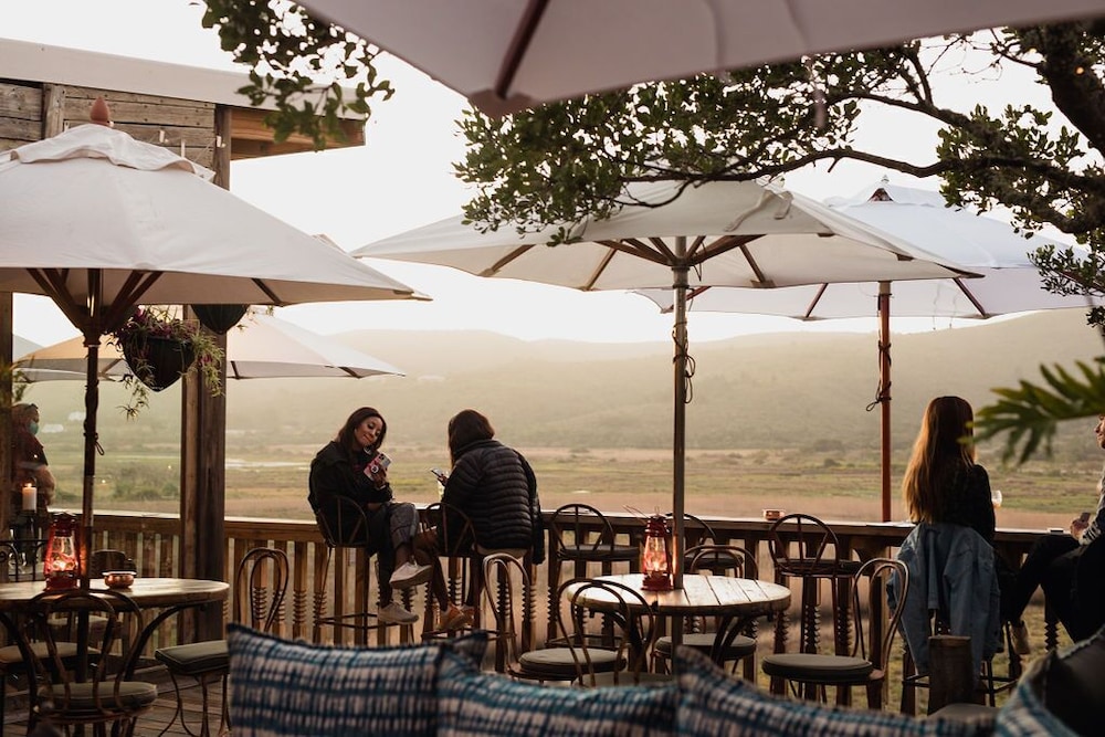 Emily Moon River Lodge 45/50
