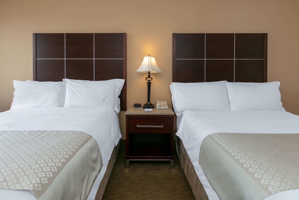 Wyndham Riverfront Little Rock 7/60