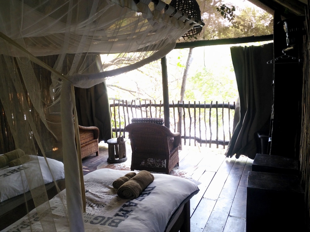 Caprivi Houseboat Safari Lodge 12/23