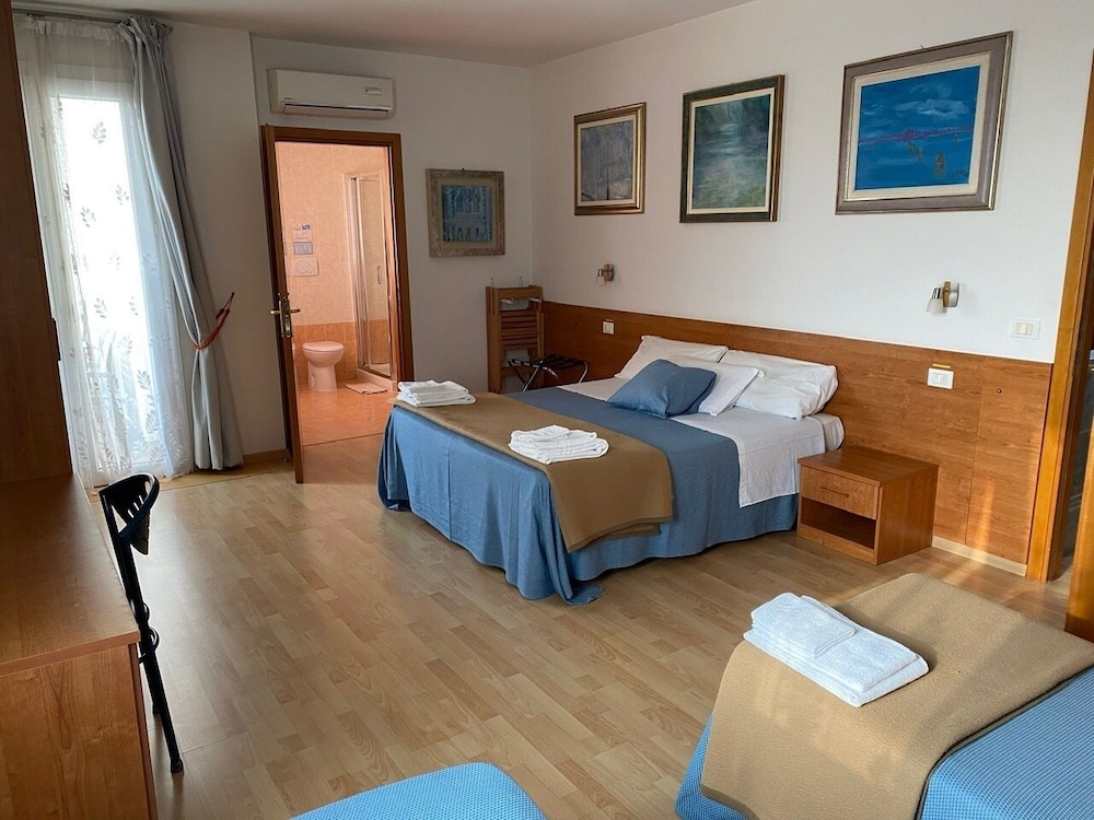 Bed And Breakfast Dream 17/50