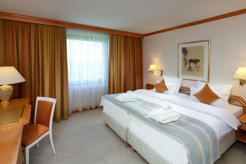 PRESIDENTIAL, SUITE