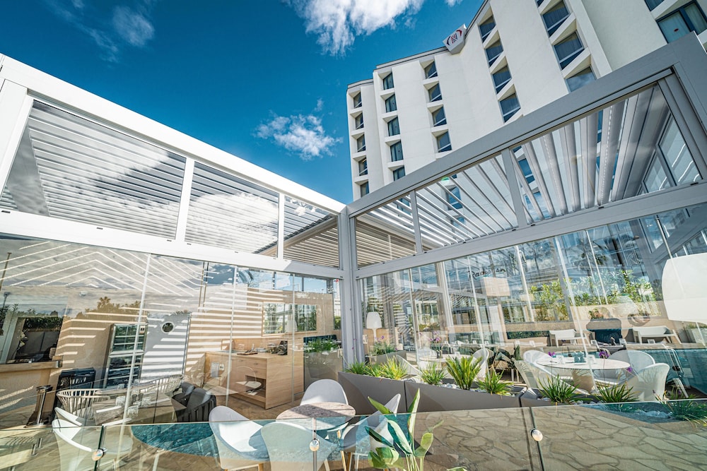 radisson hotel nice airport 80/82