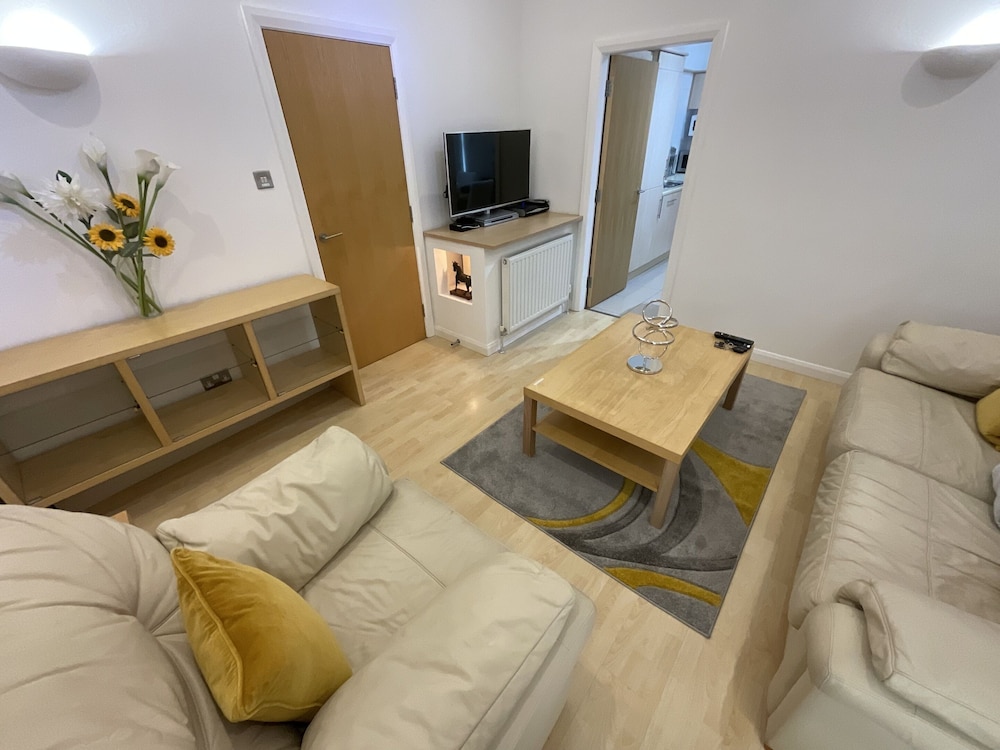 Earle House Serviced Apartments 28/50