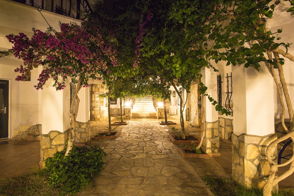 Villa Marine Apart Hotel 44/48