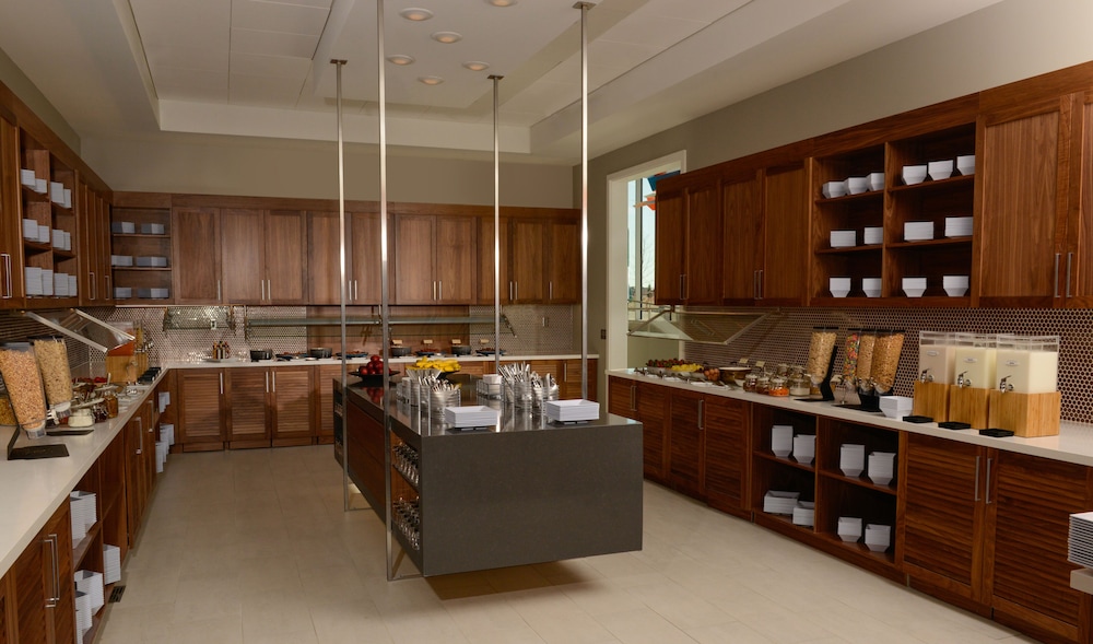 Hyatt Place Pena Station/Denver Airport 44/57