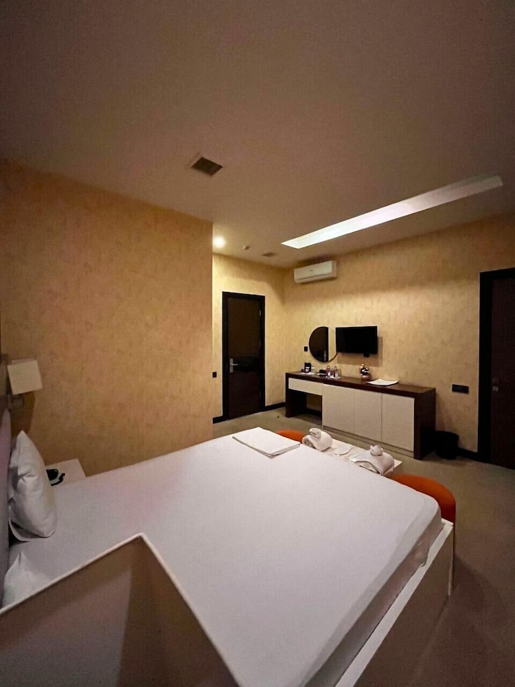 STANDARD, DOUBLE BED