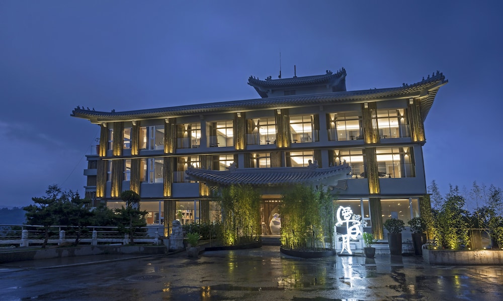 Hotelday Plus Sun Moon Lake 2/18