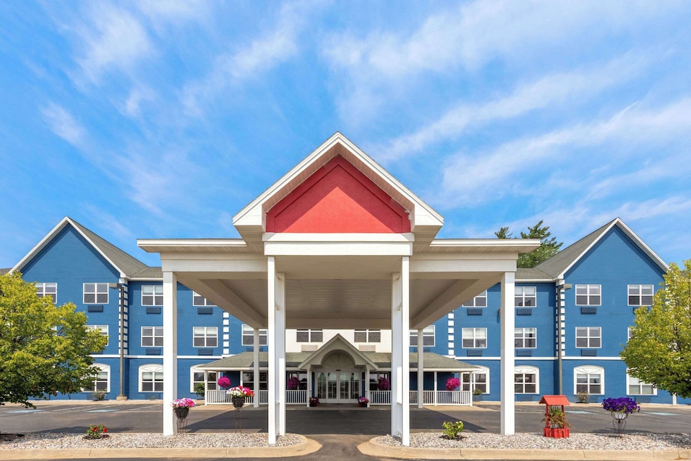 AmericInn by Wyndham Iron Mountain 3/51