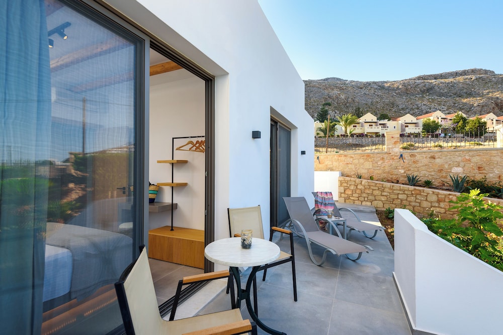Eleni Apart Hotel 64/69