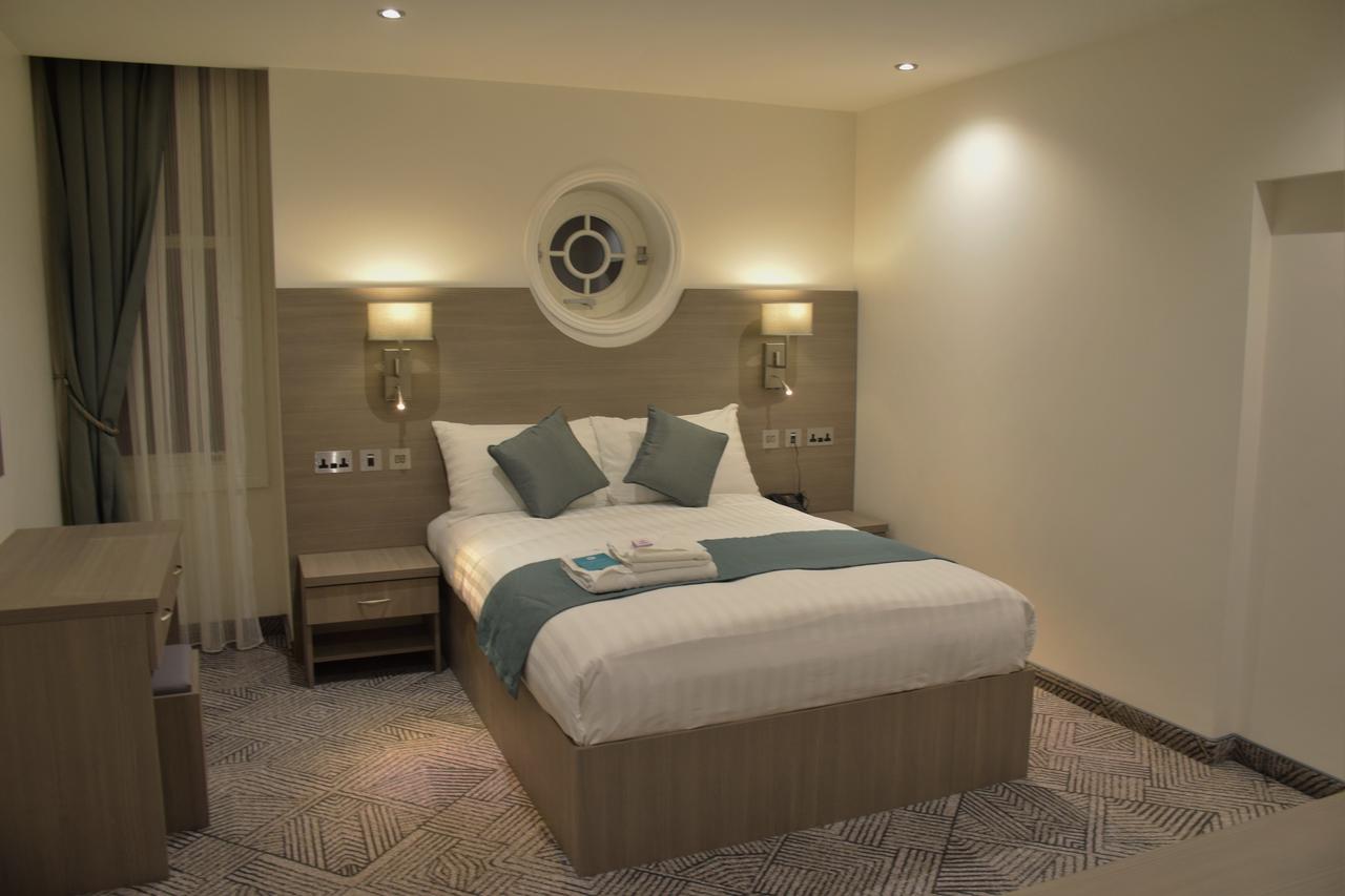 Petite, Double Bed, No Window