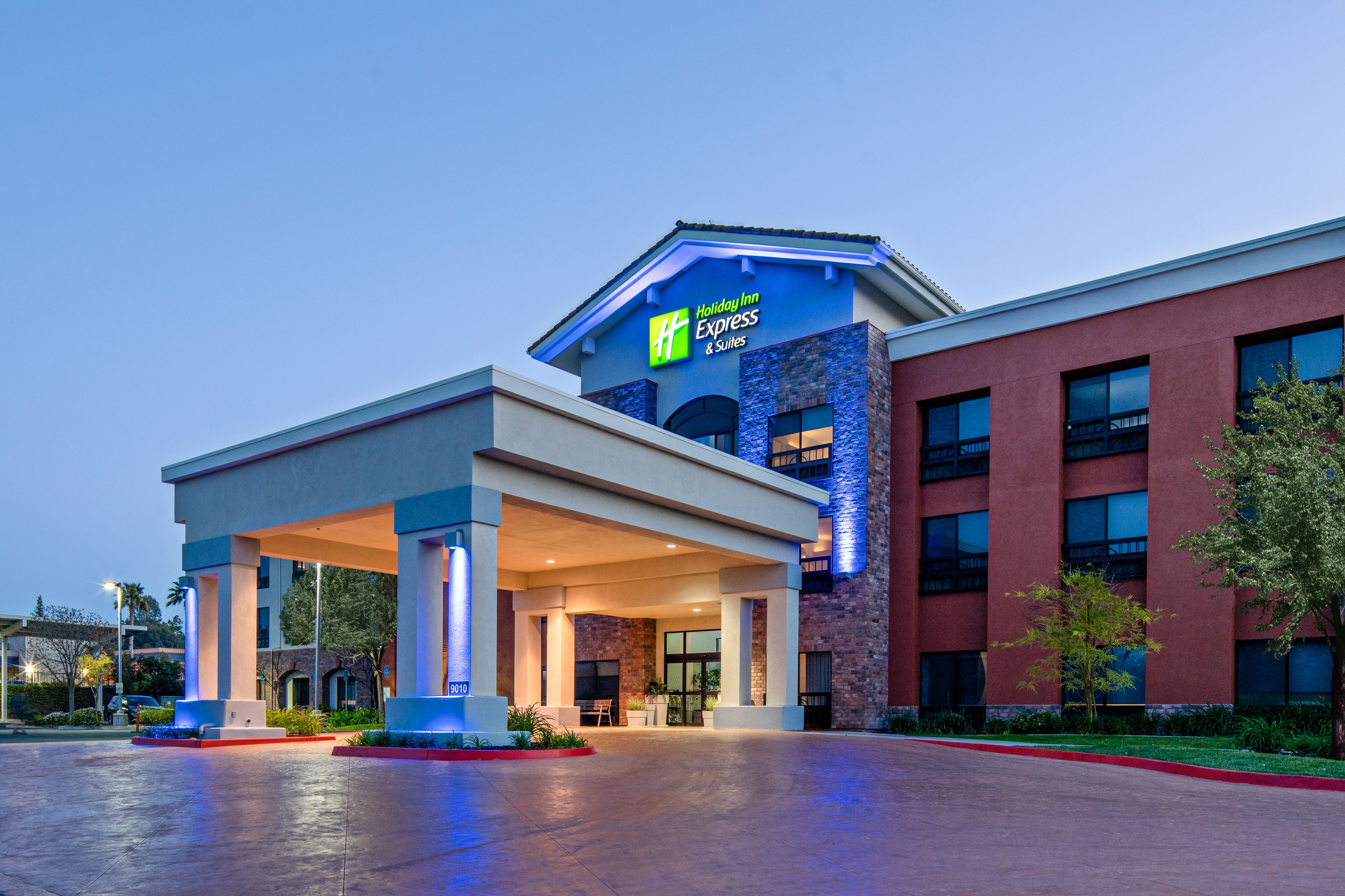 Holiday Inn Express Hotel Suites ATASCADERO in ATASCADERO - CA