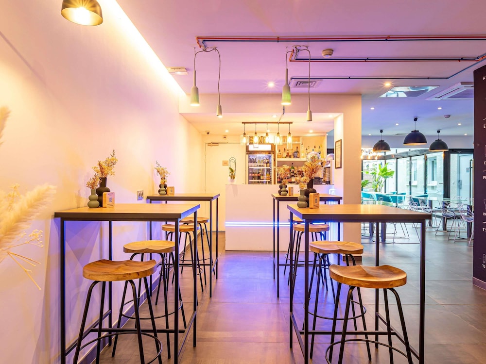 restaurant cafeteria