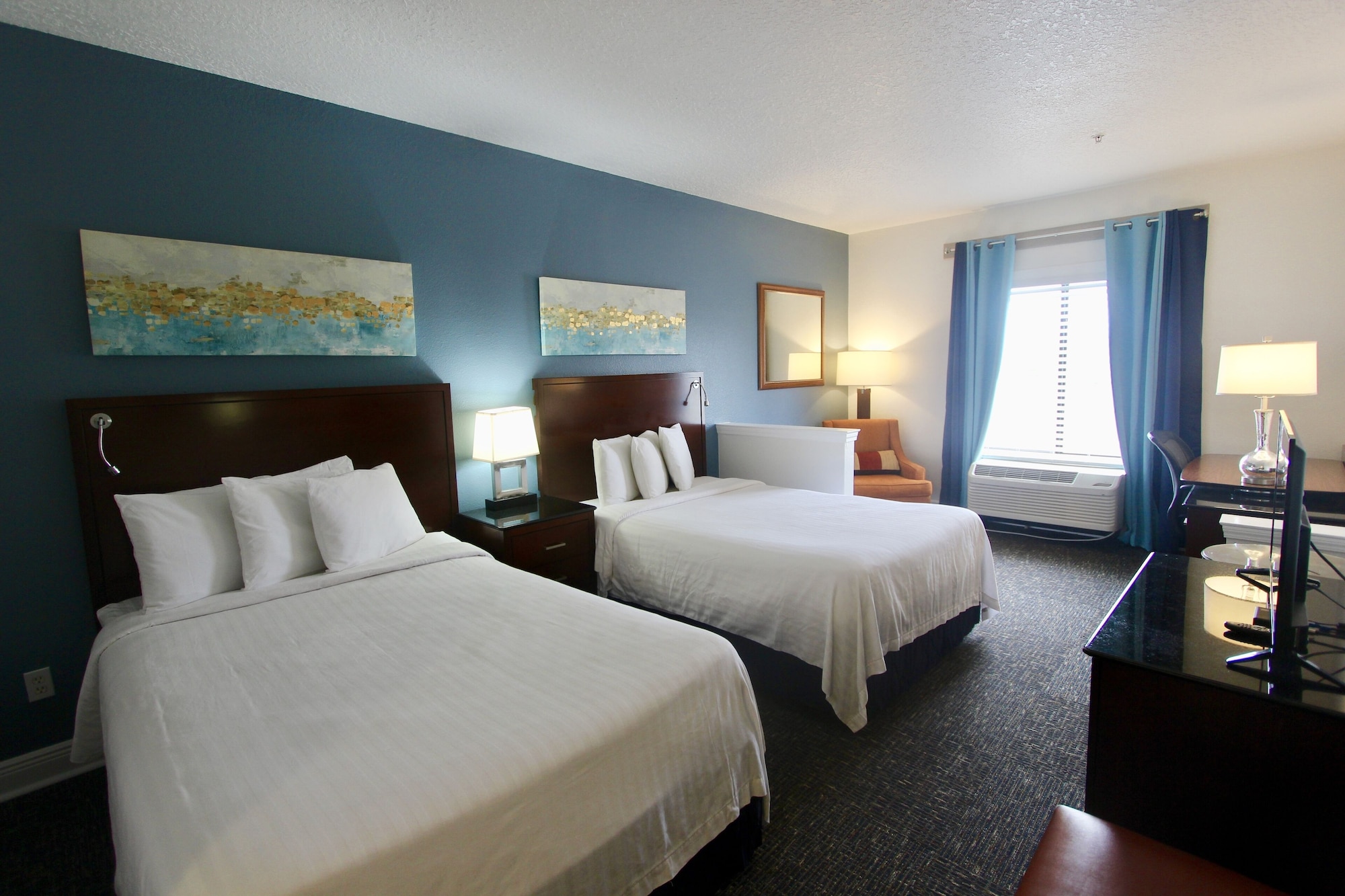 STANDARD, 2 DOUBLE BEDS