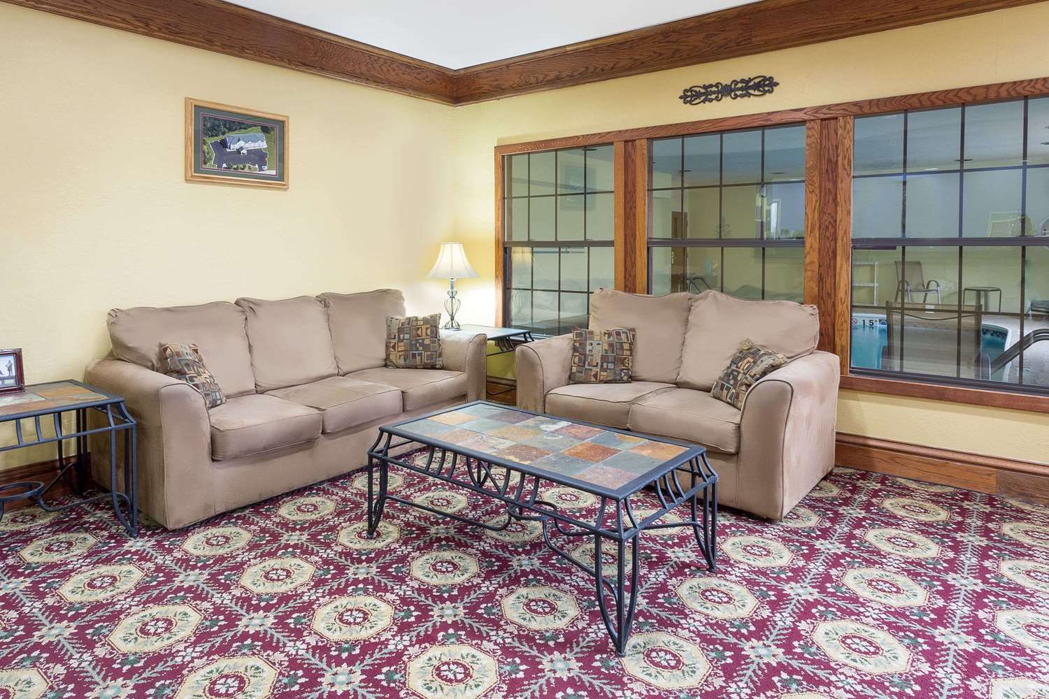 Super 8 By Wyndham Freeport 2/6