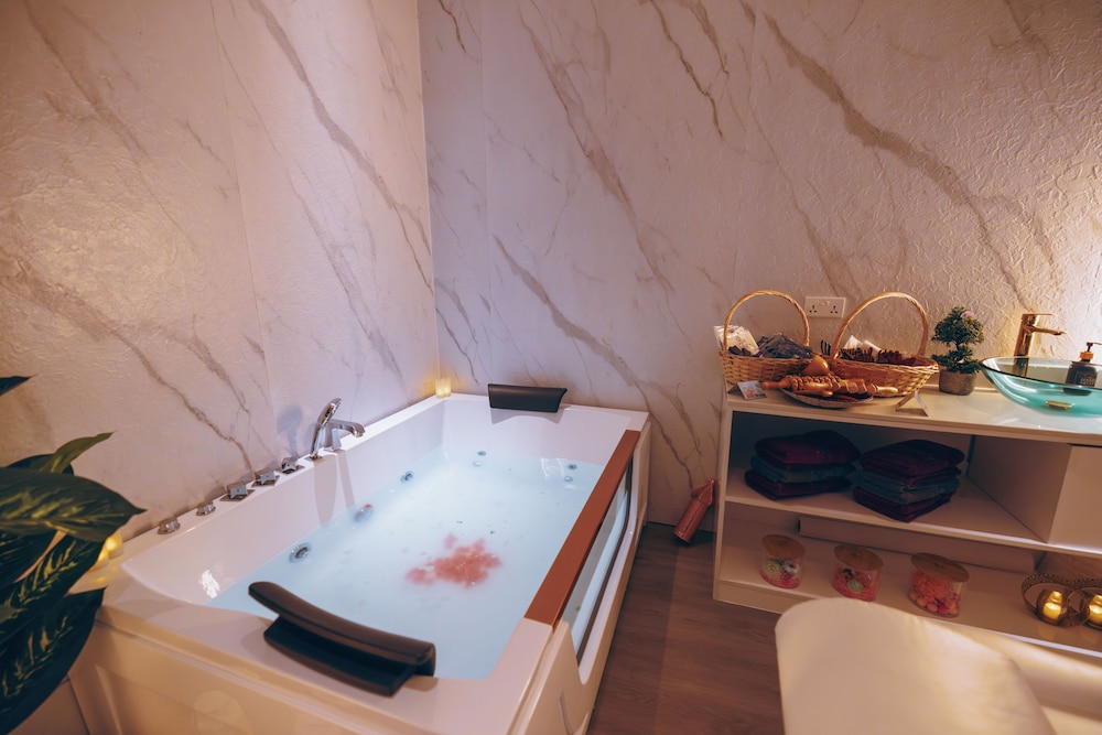 Loumage Suites Spa Seef 36/70