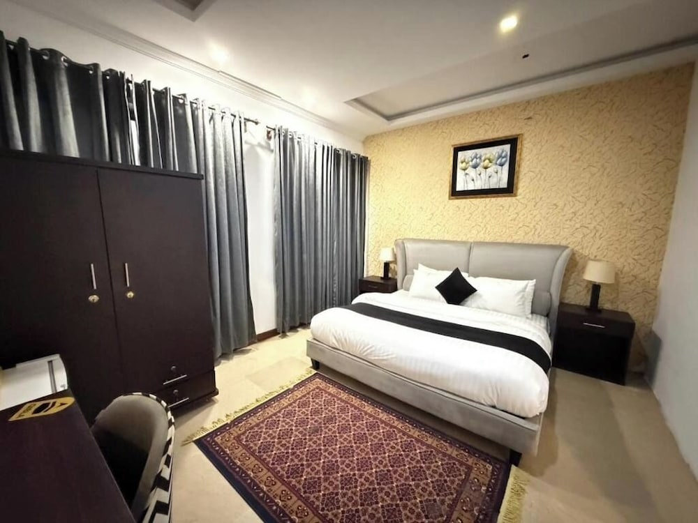 Rhodium Elite Hotel 43/56