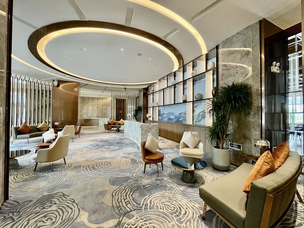 White Swan VYV Hotel 35/57