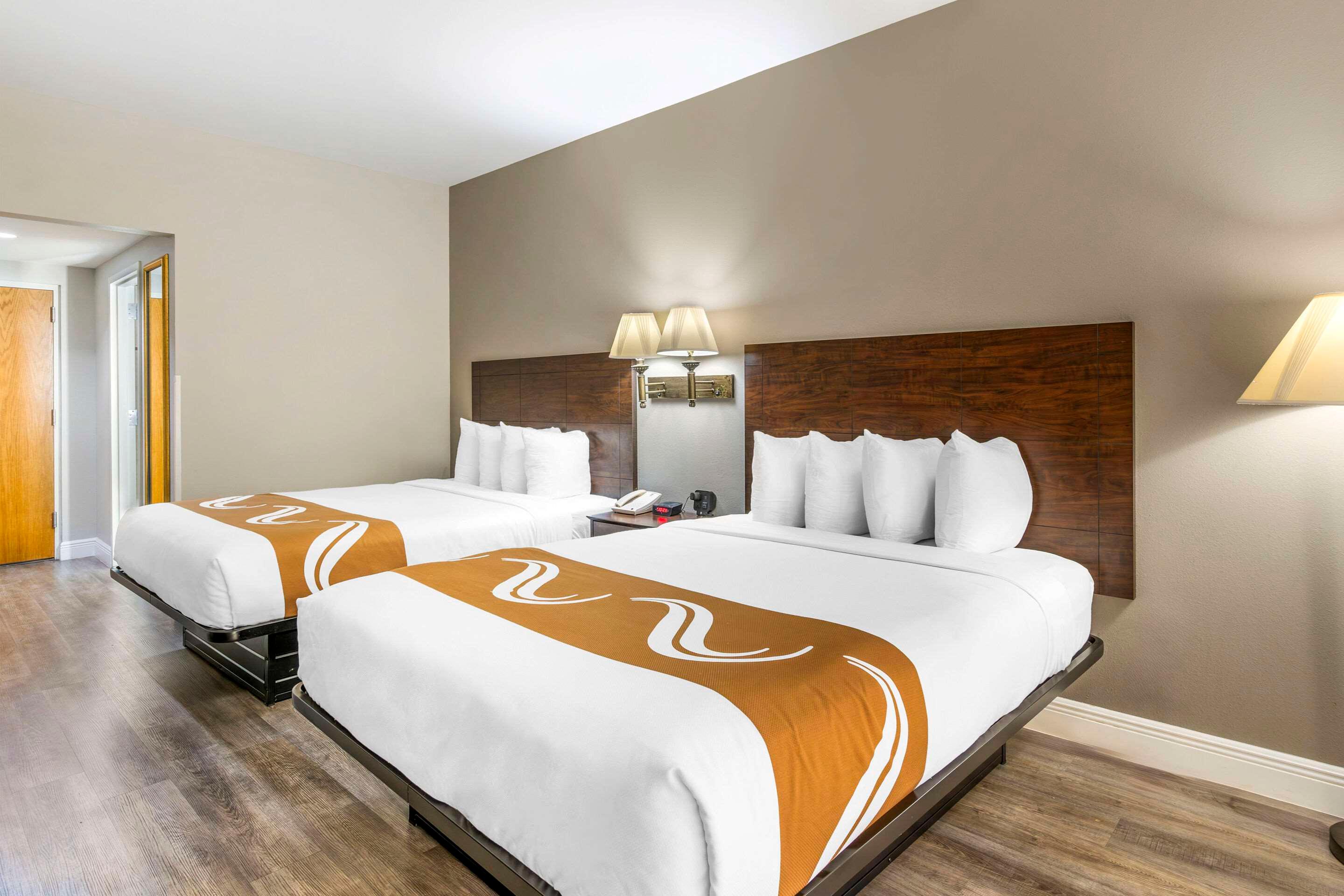 غرفة بسرير كوين، Quality Inn Conference Center At Citrus Hills 2/4