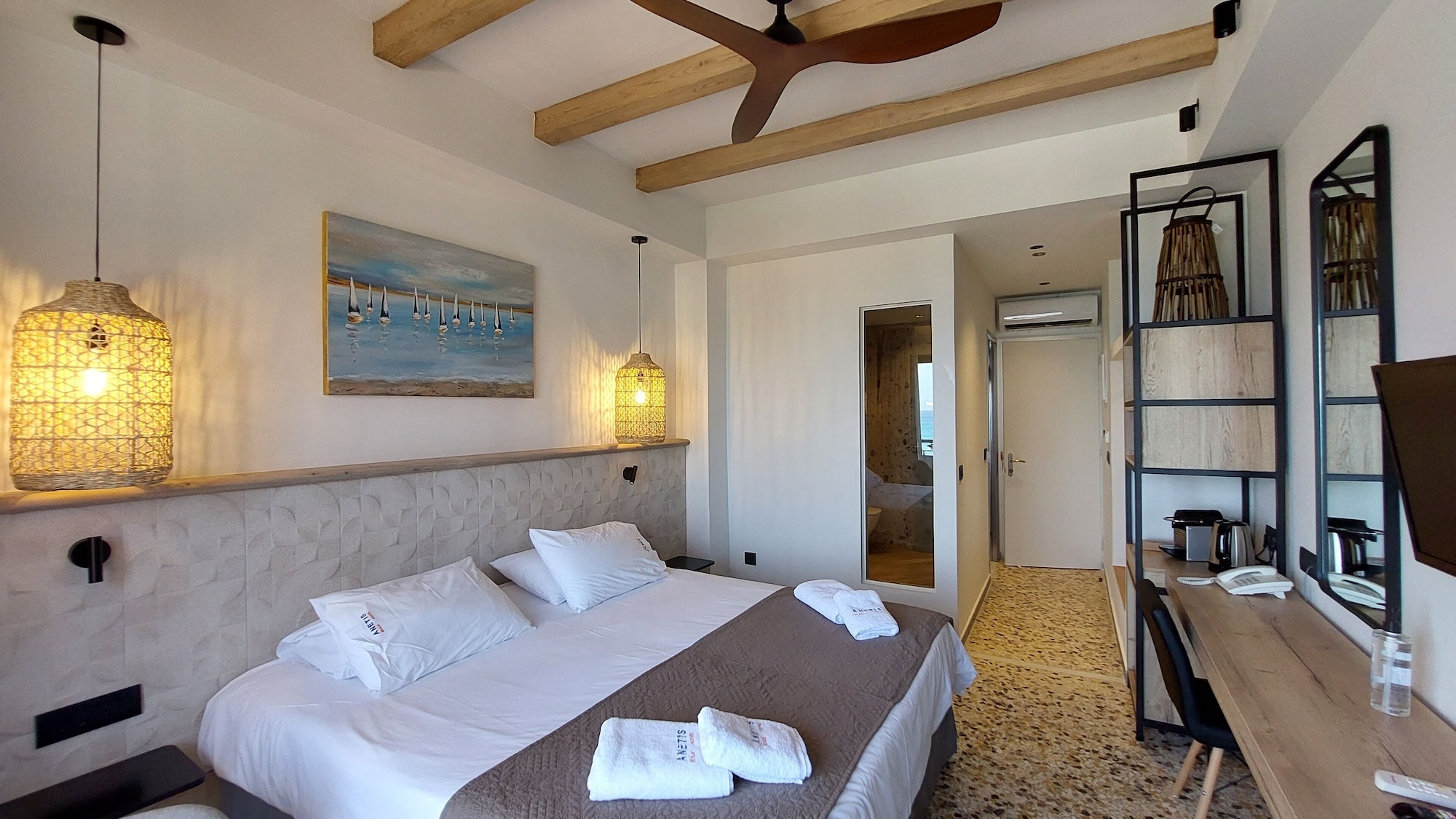 DOUBLE ROOM DELUXE