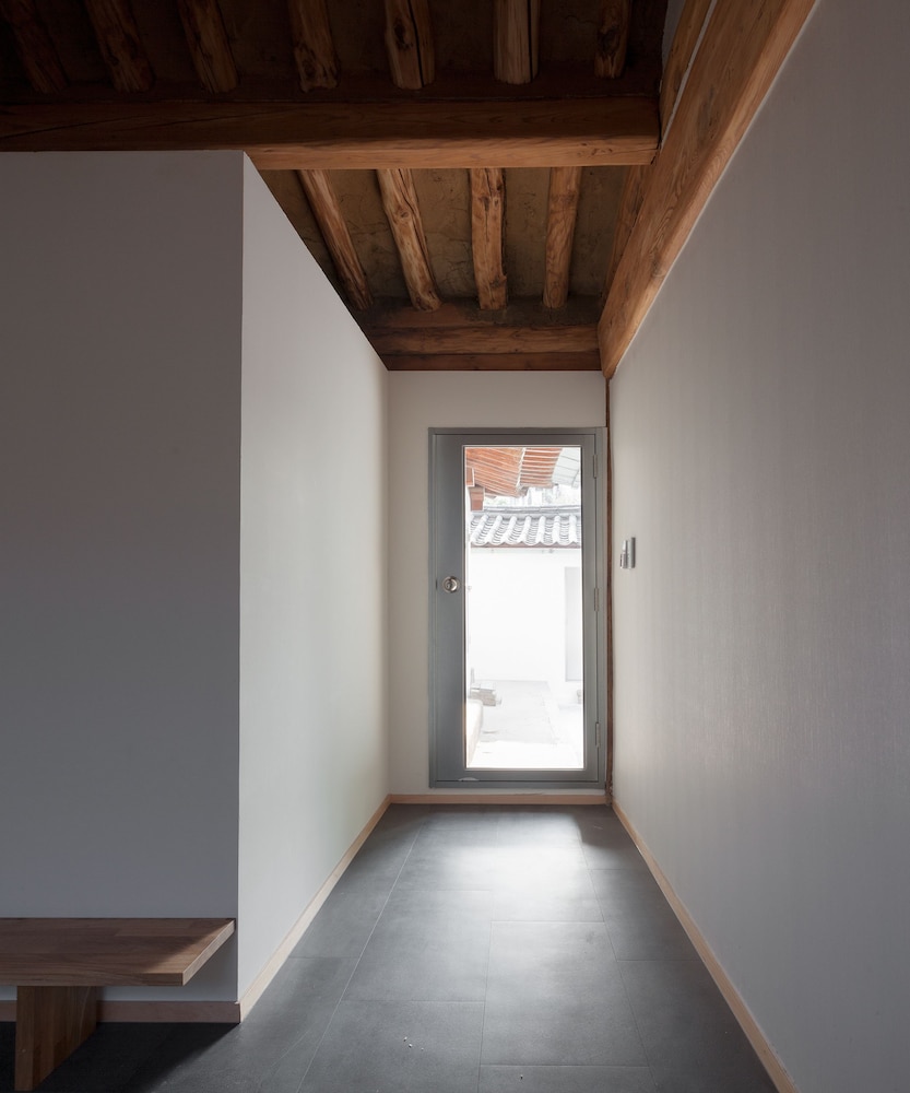 Hanok Residence Hotel Side 35/53