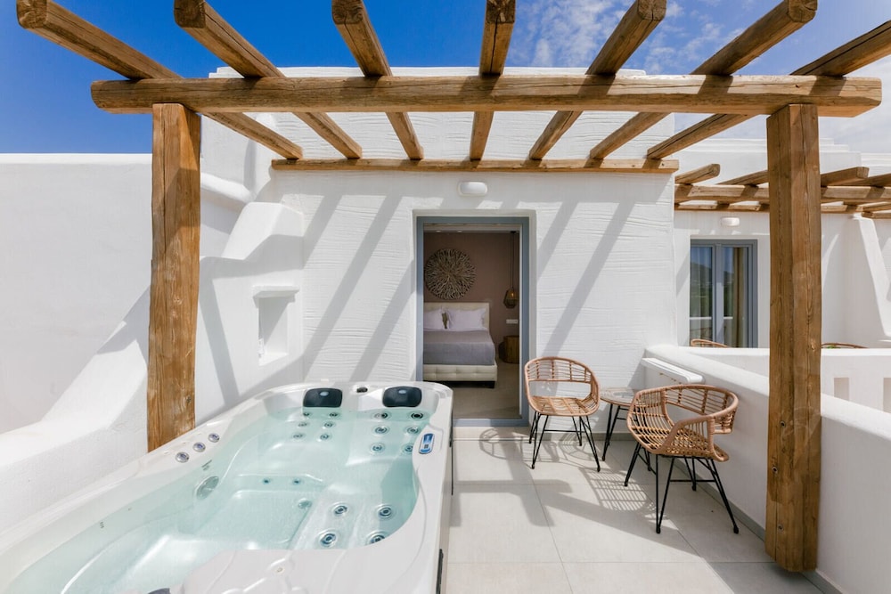 Naxos Finest Hotel Villas 25/50