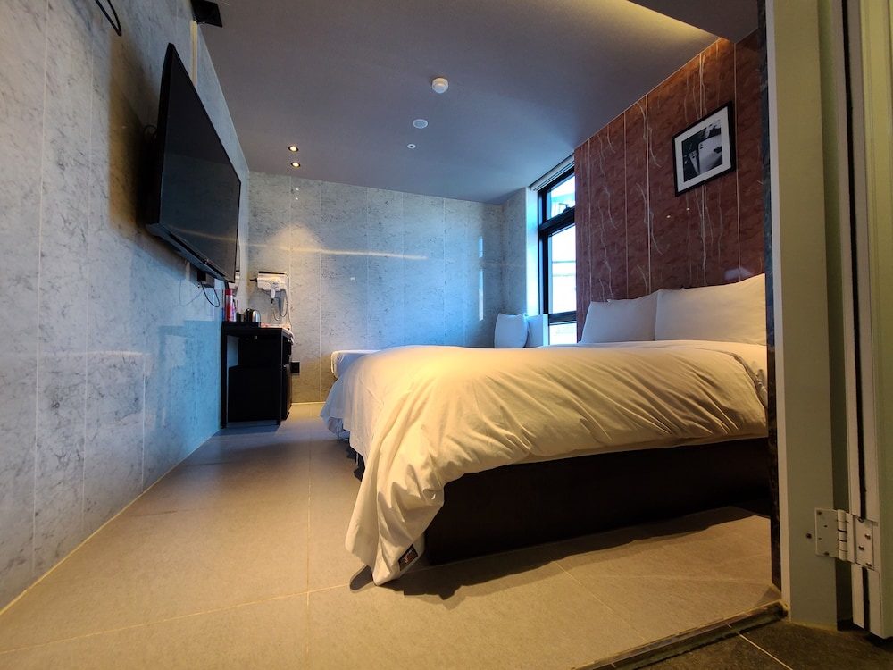 Mg Hotel 18/40