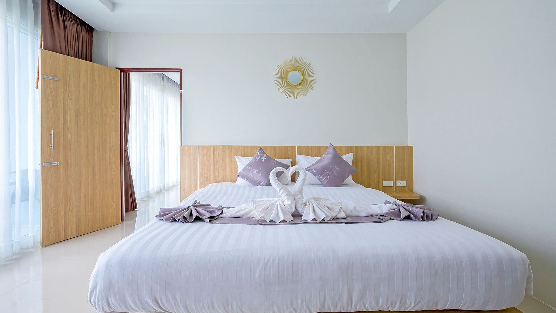 DELUXE, DOUBLE BED