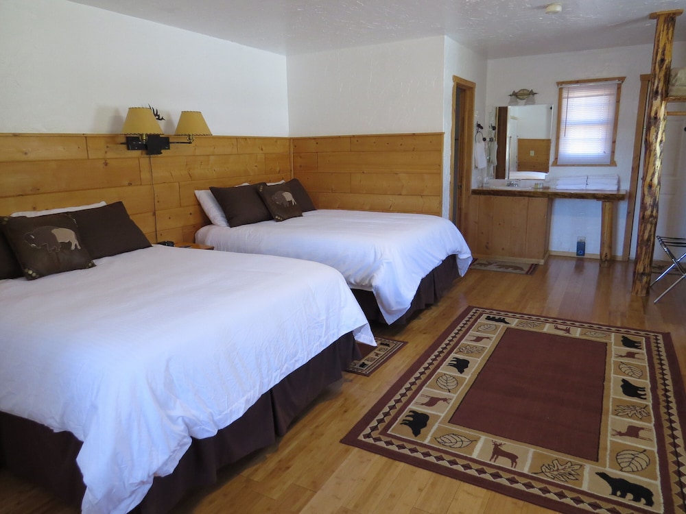 Chinook Winds Motel 14/76
