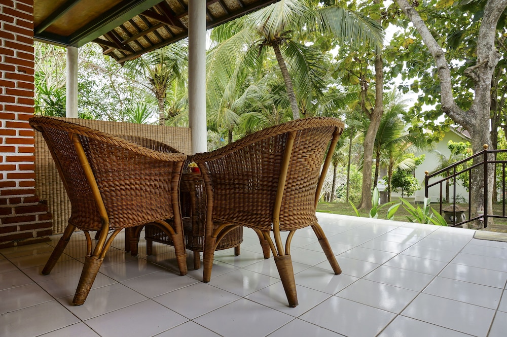 Argasoka Bungalows 9/77