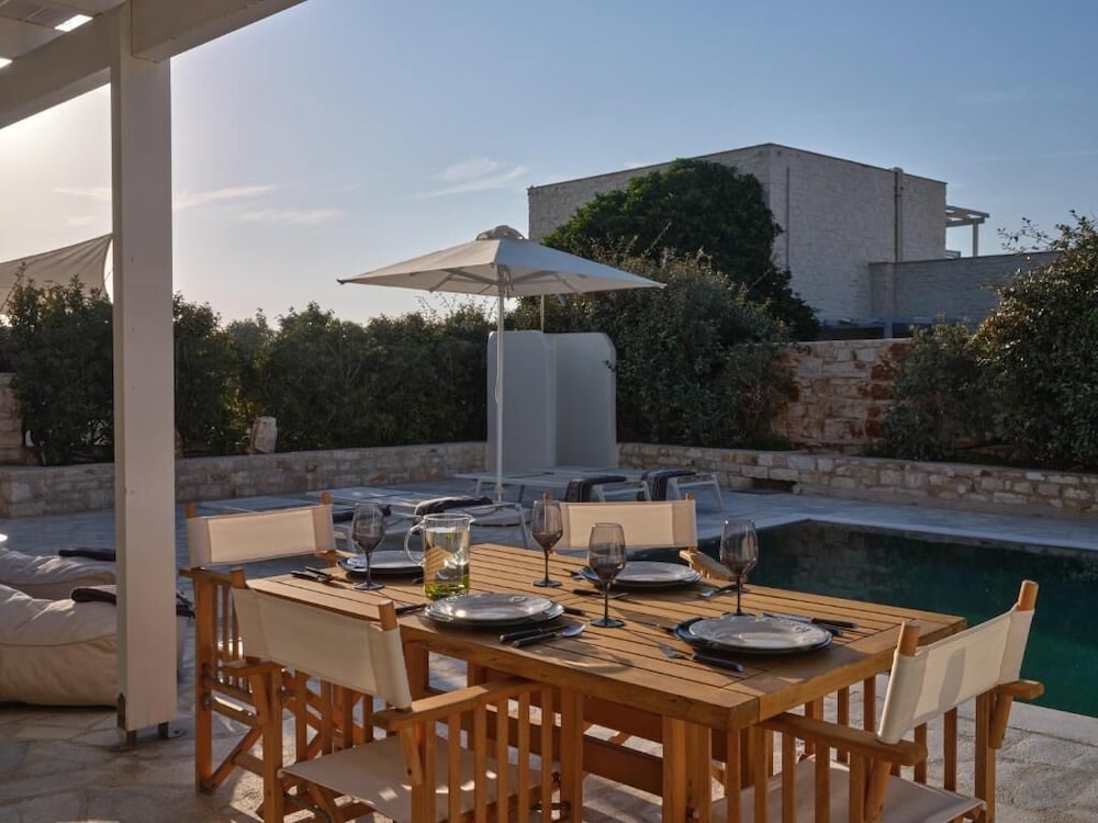 Empire Luxury Villas 35/48